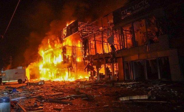 러시아 공습에 불탄 우크라이나 건물