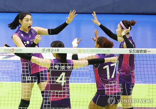 기뻐하는 김연경