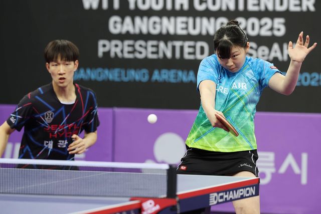 WTT 유스 컨텐더 강릉 U-19 혼복에서 우승한 이성민-이다혜 콤비