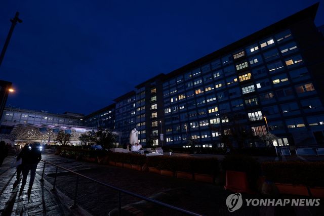 교황이 입원한 로마 제멜리 병원