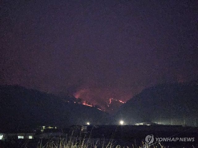 의성 산불, 야간에도 진화 계속