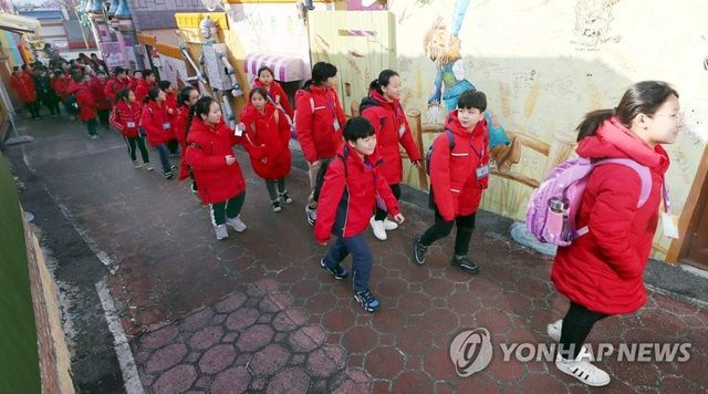 인천 동화마을 방문한 중국 학생들