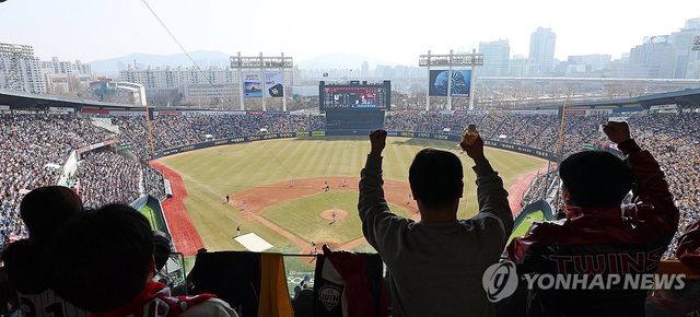 프로야구 2년 연속 천만 관중 위한 첫걸음, 3연속 개막전 매진