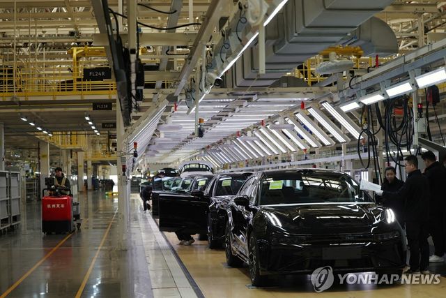 중국 저장성의 전기차 공장 