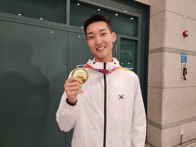 세계실내육상선수권 챔피언 우상혁, 금의환향