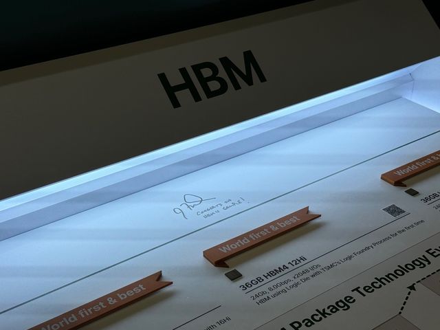 제프 피셔 엔비디아 수석부사장이 사인한 SK하이닉스의 'HBM4'