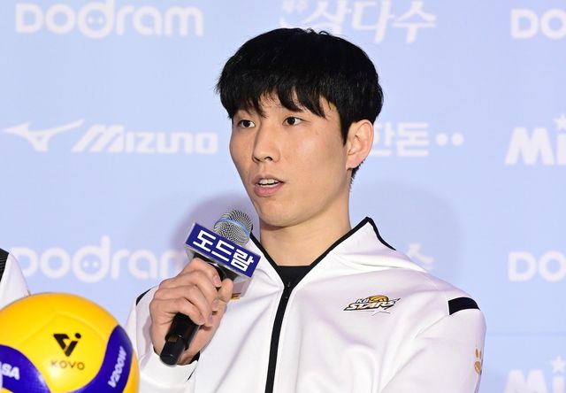 플레이오프 각오 밝히는 KB손보의 황택의 