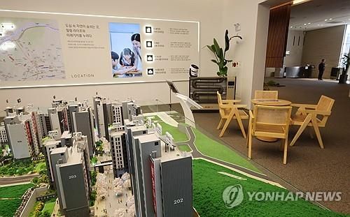 한산한 아파트 견본주택