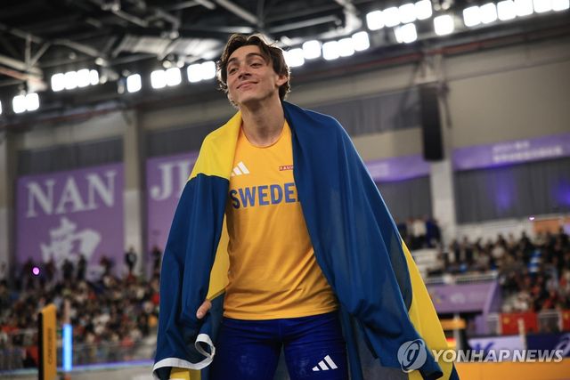 듀플랜티스, 세계실내육상선수권 남자 장대높이뛰기 3연패