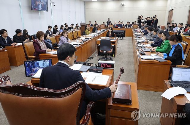 국회 보건복지위원회 전체 회의 모습