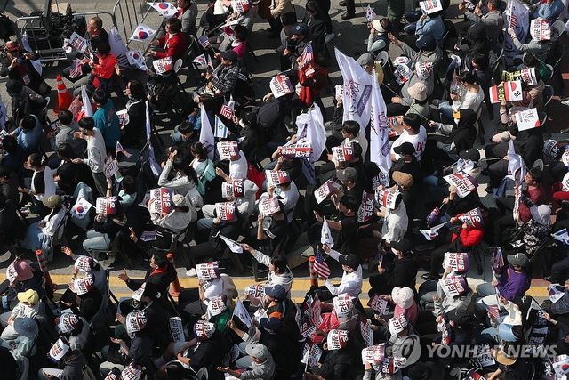 춘천서 윤석열 대통령 탄핵 반대 집회