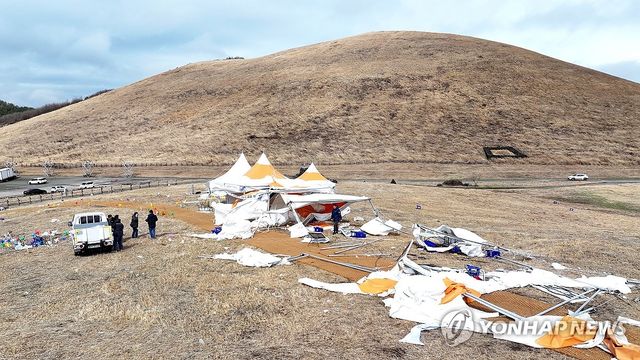 강풍에 제주들불축제 아수라장