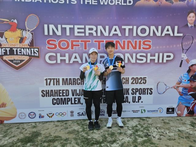 황찬우(오른쪽)와 일본 덴마. 