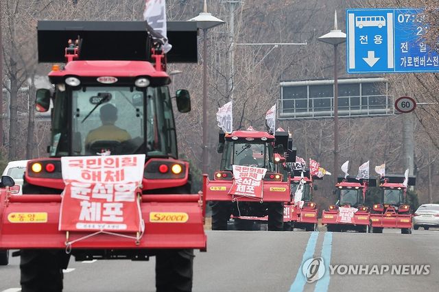 서울 향하는 트랙터들
