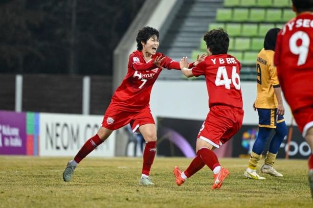 기뻐하는 인천 현대제철 선수들