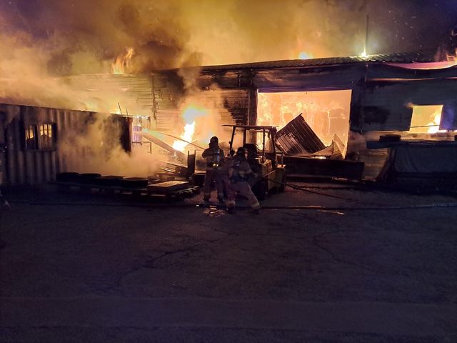 불이 난 남원의 한 목공예공장