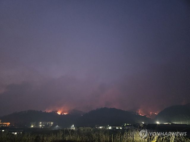 의성 산불, 야간에도 진화 계속