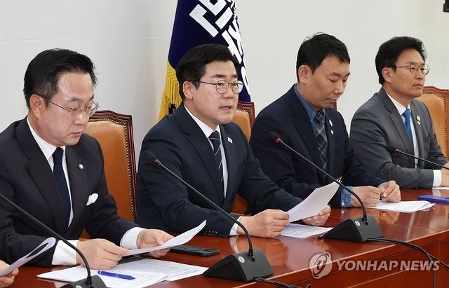 기자간담회 하는 박찬대 원내대표