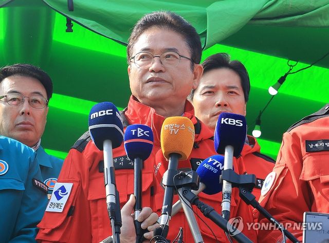 기자회견 하는 이철우 경북도지사