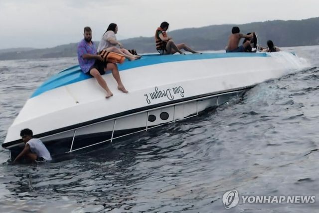 발리 앞바다 관광용 보트 전복…호주인 1명 숨져