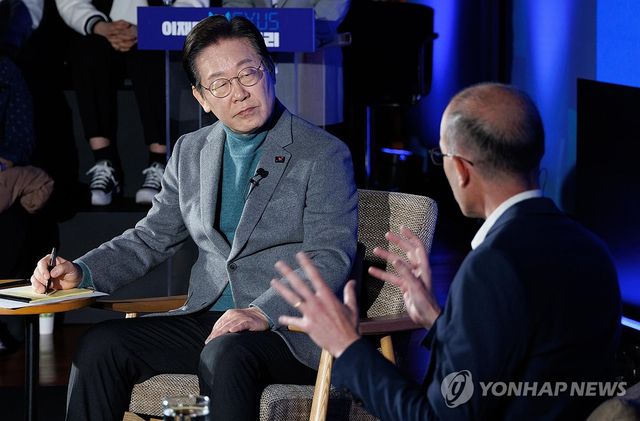 이재명, 유발 하라리와 AI 주제로 대담