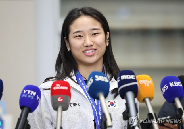 인터뷰하는 안세영