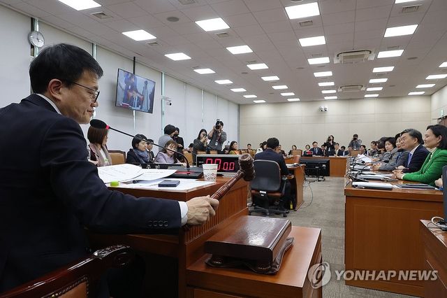 '국민연금 복지위' 의사봉 치는 박주민 위원장