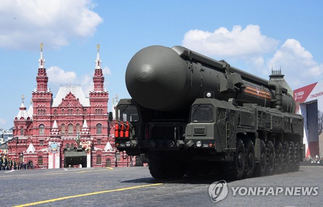 RS-24 야르스 이동식 대륙간탄도미사일(ICBM)