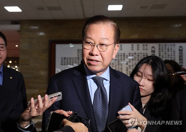 질문에 답하는 권영세 비상대책위원장