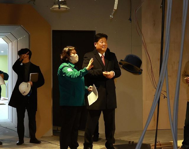 365세이프타운 방문한 이상호 태백시장(오른쪽)