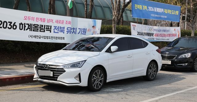 차량 2부제 시행된 24일…전북도청 앞에 불법 주정차 된 홀수 차량