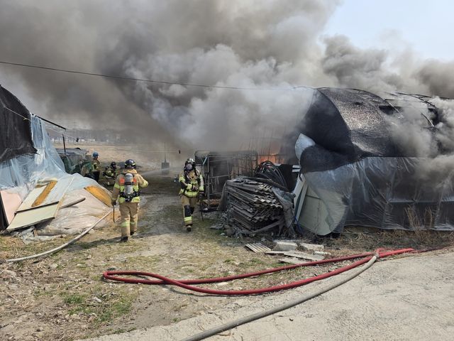 화재가 난 완주의 한 비닐하우스