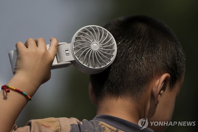 땀 식히는 소년