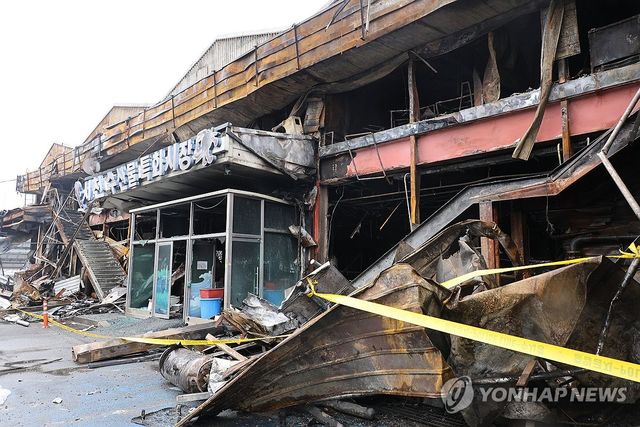 뼈대만 남은 서천특화시장