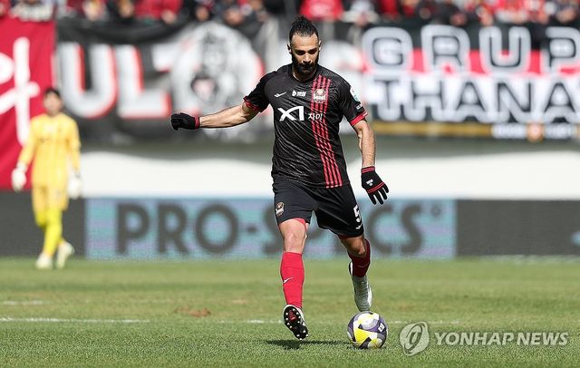 드리블하는 야잔