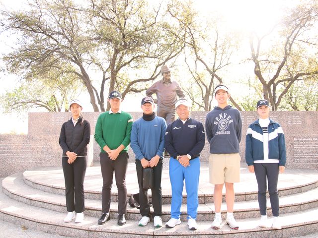한국 선수들과 최경주. 