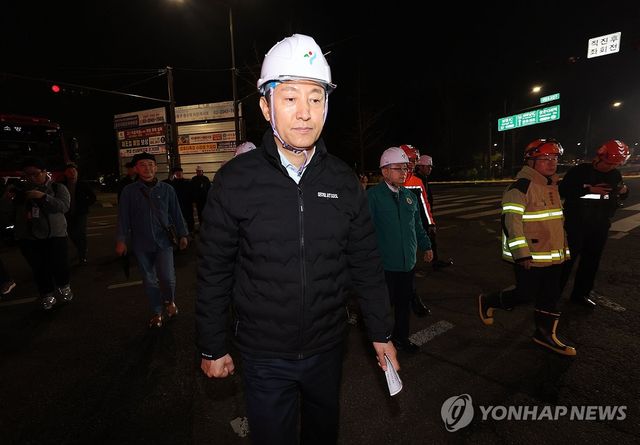 강동구 싱크홀 현장 찾은 오세훈 시장