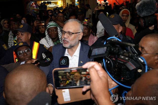 귀국한 주미 남아공대사 에브라힘 라술