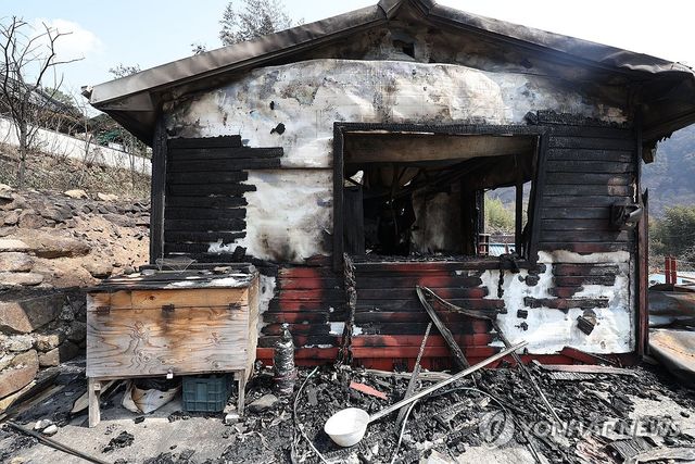 산청 산불…폭격 맞은 듯