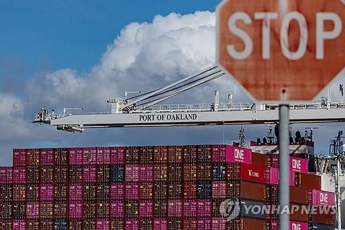 미 캘리포니아주 오클랜드항의 컨테이너