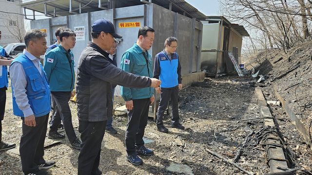 산불 피해 지역 찾아간 박경국 가스안전공사 사장(오른쪽 두번째)