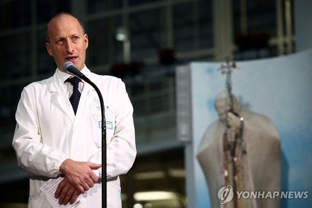 교황 의료팀장인 세르조 알피에리 로마 제멜리 병원 외과과장