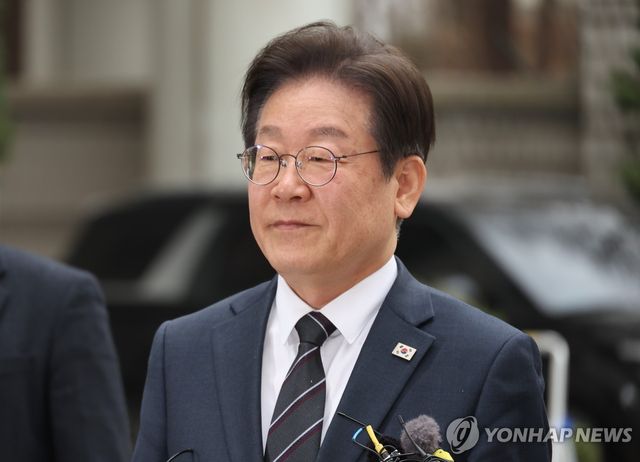 공판 출석하는 더불어민주당 이재명 대표
