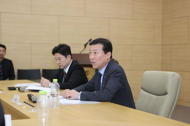 발언하는 김택수 진천선수촌장 내정자(오른쪽)