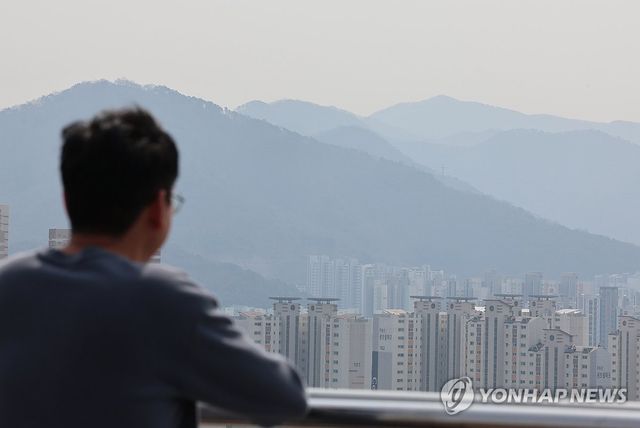 미세먼지로 뿌연 광주