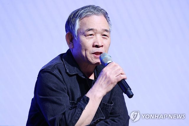 인사말 하는 가수 정태춘