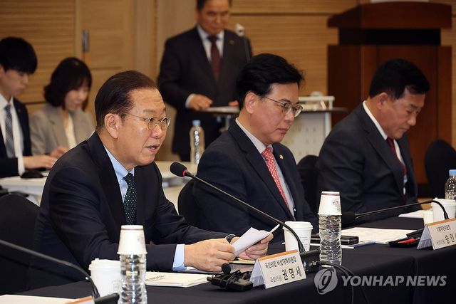 발언하는 권영세 비상대책위원장