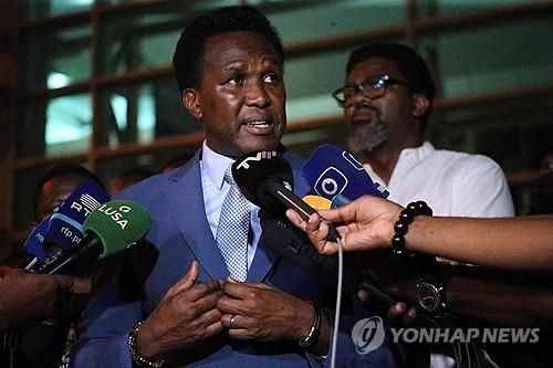 모잠비크 야권 지도자 베난시우 몬들라느