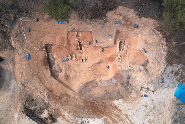 황새머리 고분군 전경