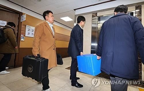 지난해 12월 인천시의회 압수수색 당시 모습